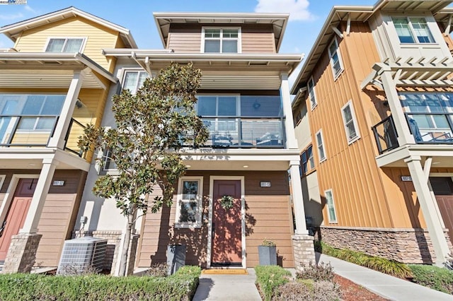 craftsman-style house featuring central AC unit