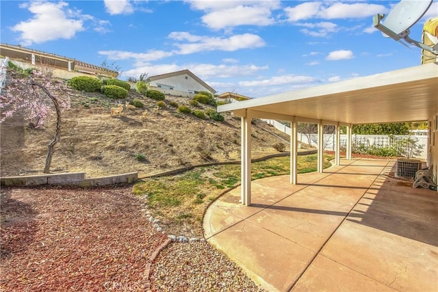 view of yard featuring a patio area