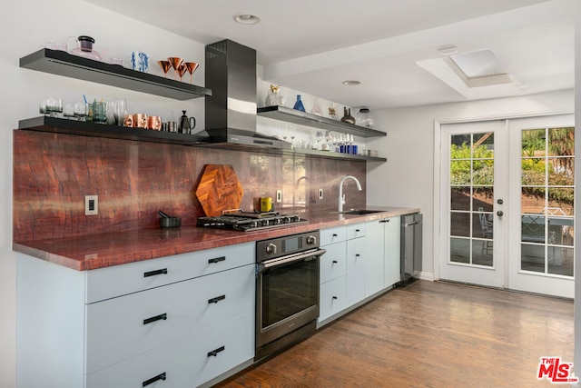 bar with sink, dark hardwood / wood-style flooring, stainless steel appliances, range hood, and backsplash