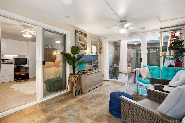 sunroom / solarium with ceiling fan