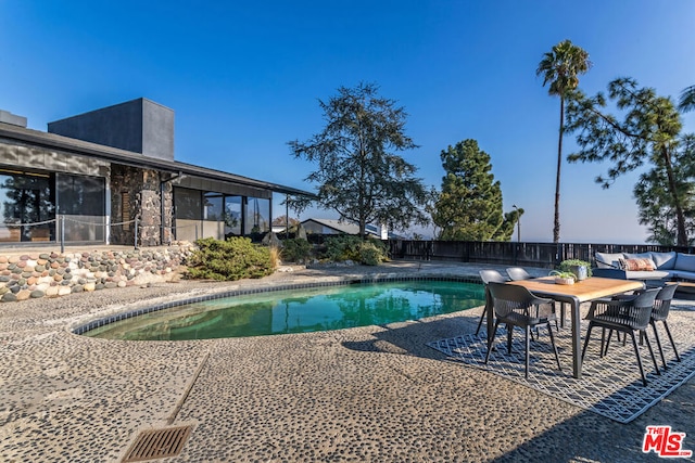 view of swimming pool featuring a patio area and outdoor lounge area