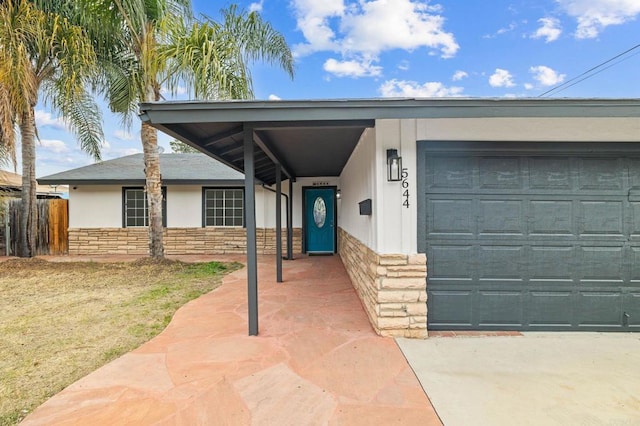 view of front of house featuring a garage