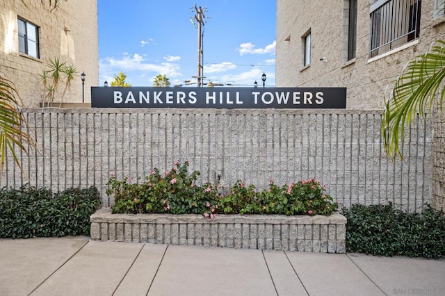 view of community / neighborhood sign