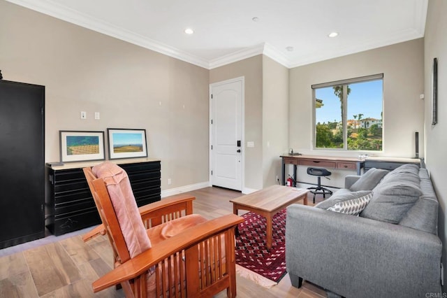 living room with baseboards, light wood finished floors, recessed lighting, and crown molding