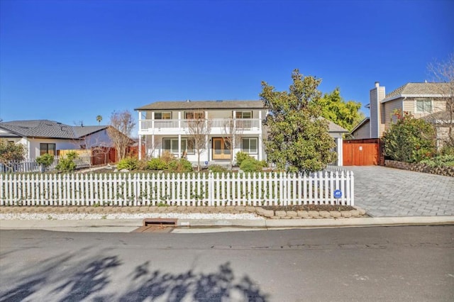 view of front property featuring a balcony