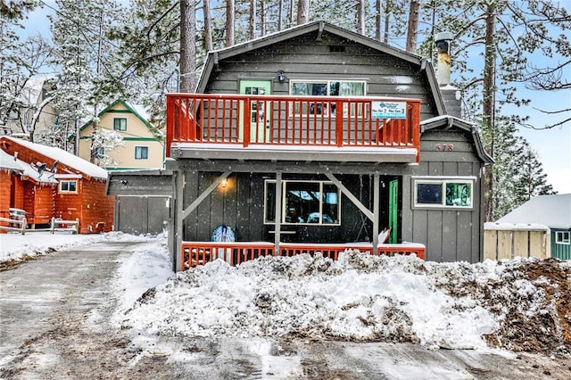 view of front facade featuring a balcony and a deck