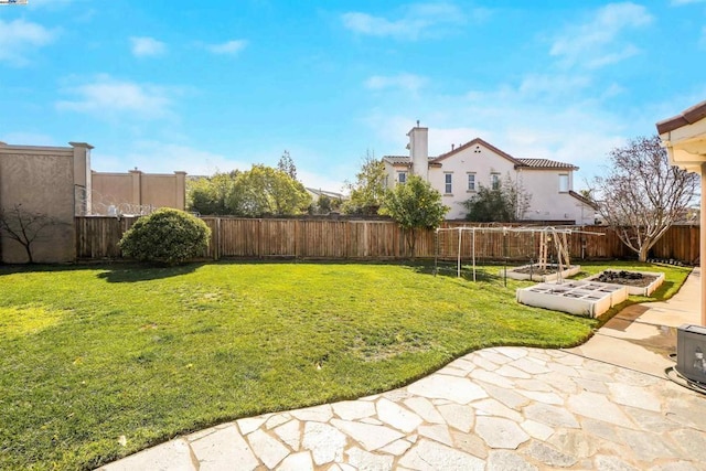 view of yard featuring a patio