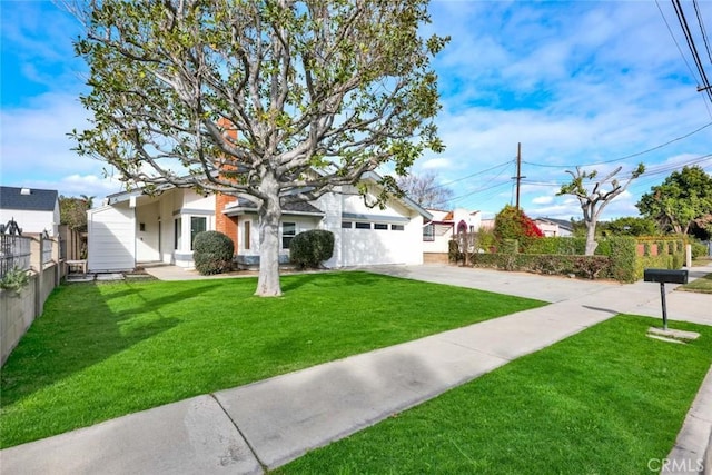 view of front of home featuring a front lawn