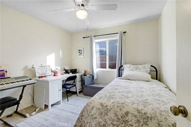 bedroom with ceiling fan