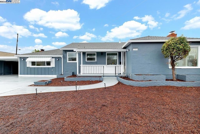 single story home with a porch