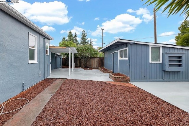 view of yard featuring a patio