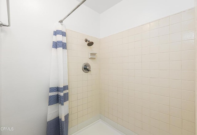 bathroom featuring a shower with curtain