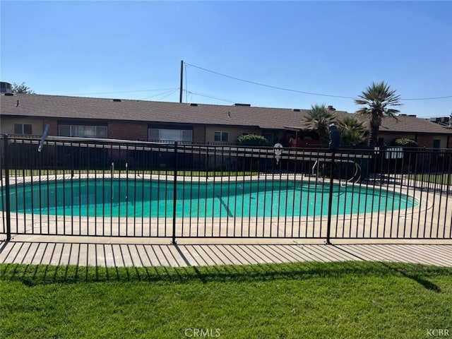 view of swimming pool