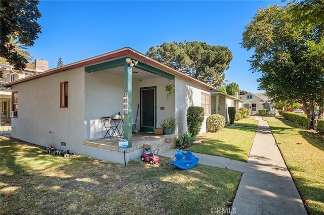 view of front of house with a front lawn