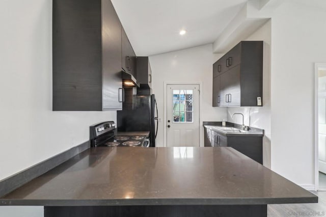 kitchen with sink, light hardwood / wood-style flooring, electric range, and kitchen peninsula