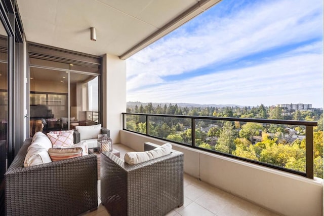 balcony featuring an outdoor hangout area