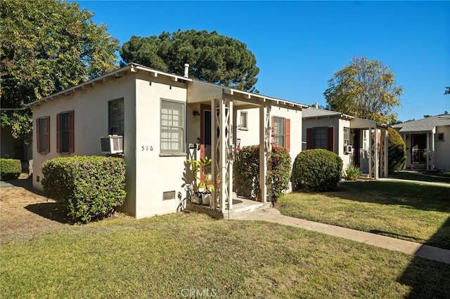 view of front of home featuring a front lawn