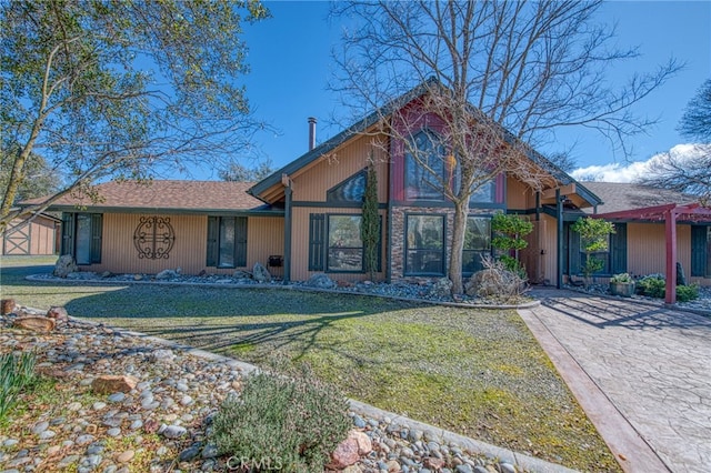 view of front of home with a front yard