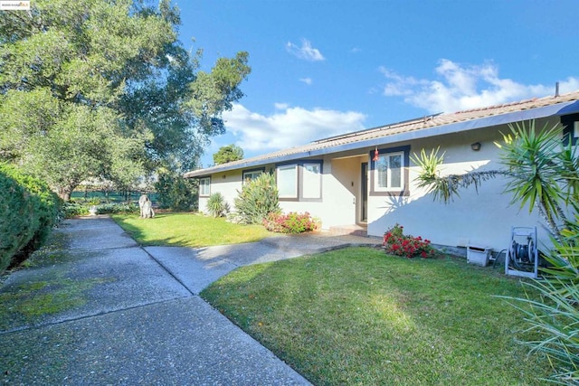 single story home featuring a front yard