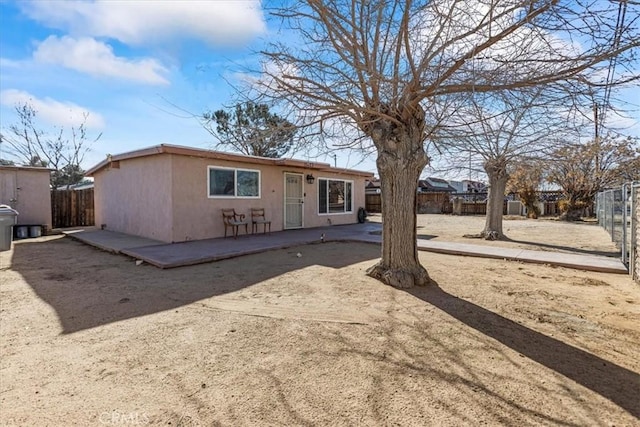 view of front of property featuring a patio