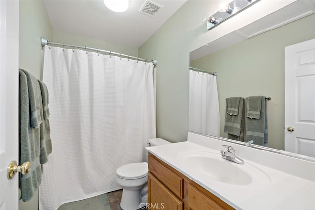 full bathroom with toilet, a shower with curtain, visible vents, and vanity