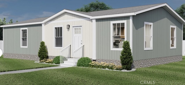 view of front of home featuring entry steps and a front yard