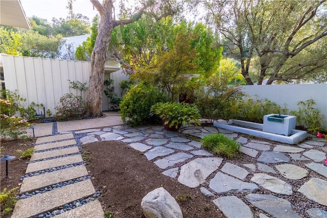 view of yard featuring a patio area