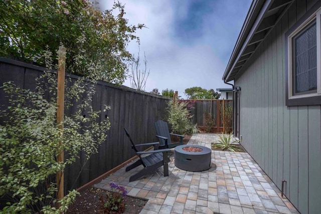 view of patio featuring an outdoor fire pit