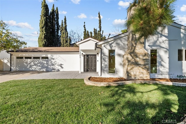 view of front facade featuring a garage and a front yard