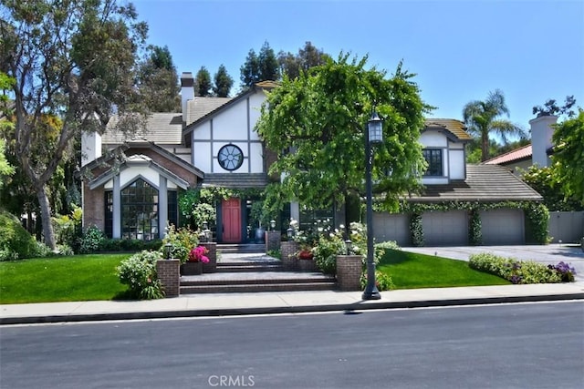 view of front of home with a front lawn