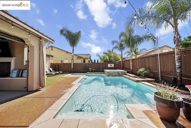 view of pool with an in ground hot tub and a patio area