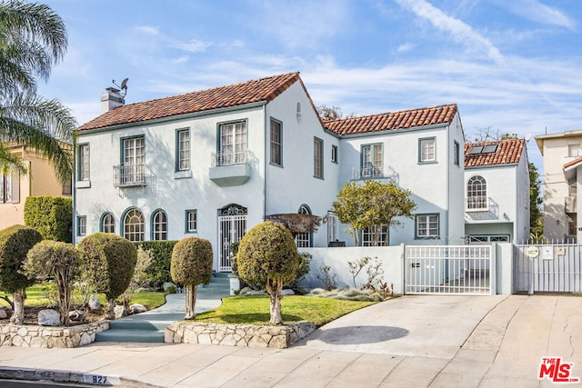 view of mediterranean / spanish-style house