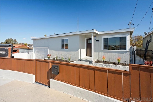 view of front facade with a garage