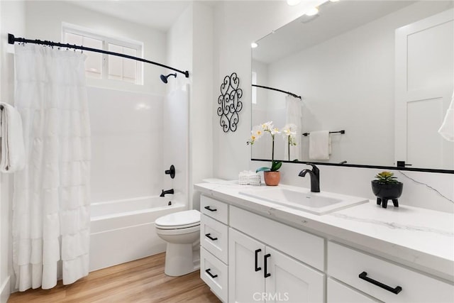 9 Harkness Ct, Chico, CA 95973 - full bath featuring wood finished floors, shower / tub combo with curtain, toilet, and vanity