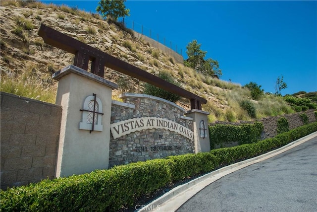 view of community / neighborhood sign