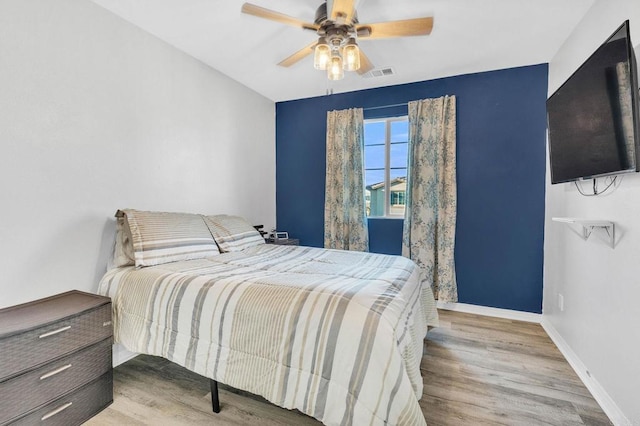 bedroom featuring light hardwood / wood-style floors and ceiling fan