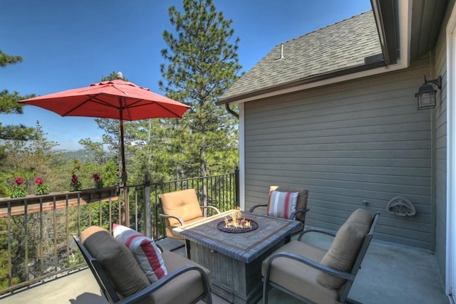 view of patio with an outdoor fire pit