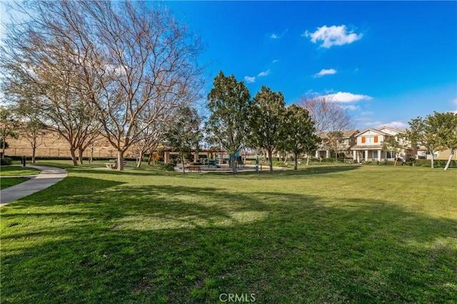 view of property's community featuring a lawn