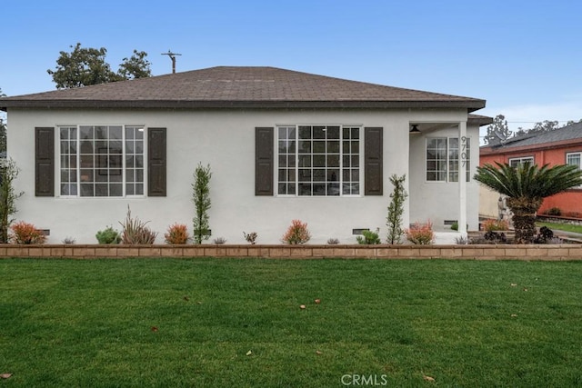 view of side of property featuring a yard