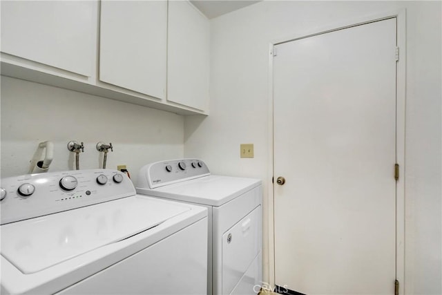 laundry room with cabinets and independent washer and dryer