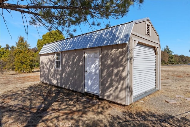 view of outbuilding featuring an outbuilding