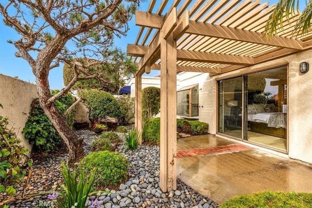 view of patio featuring a pergola