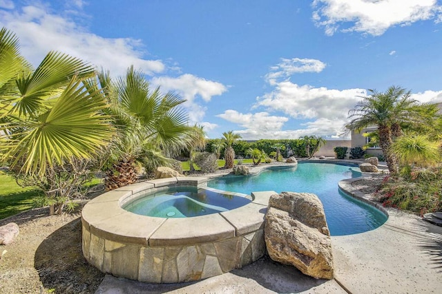 view of pool featuring an in ground hot tub