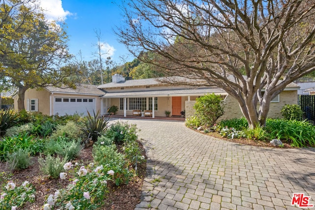 single story home featuring a garage