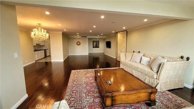 living room with crown molding, dark wood-type flooring, sink, and a chandelier