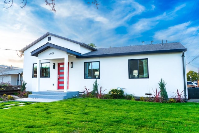 view of front of property with a front lawn