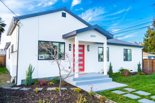 view of front of house featuring a front yard