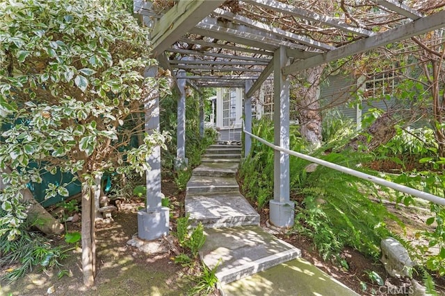 view of yard featuring a pergola