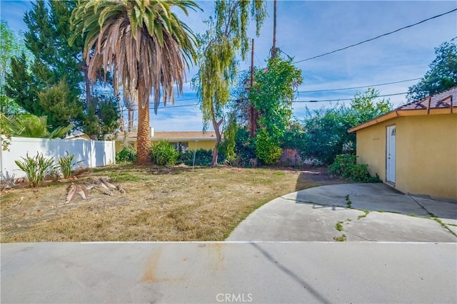 view of yard with a patio