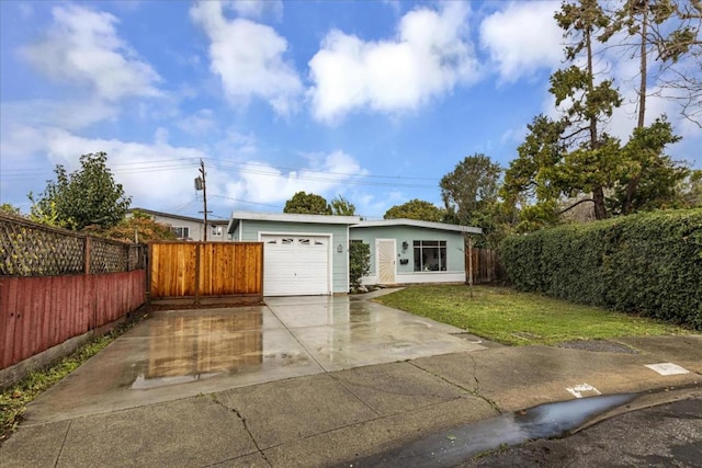 view of front of home featuring a garage and a front yard